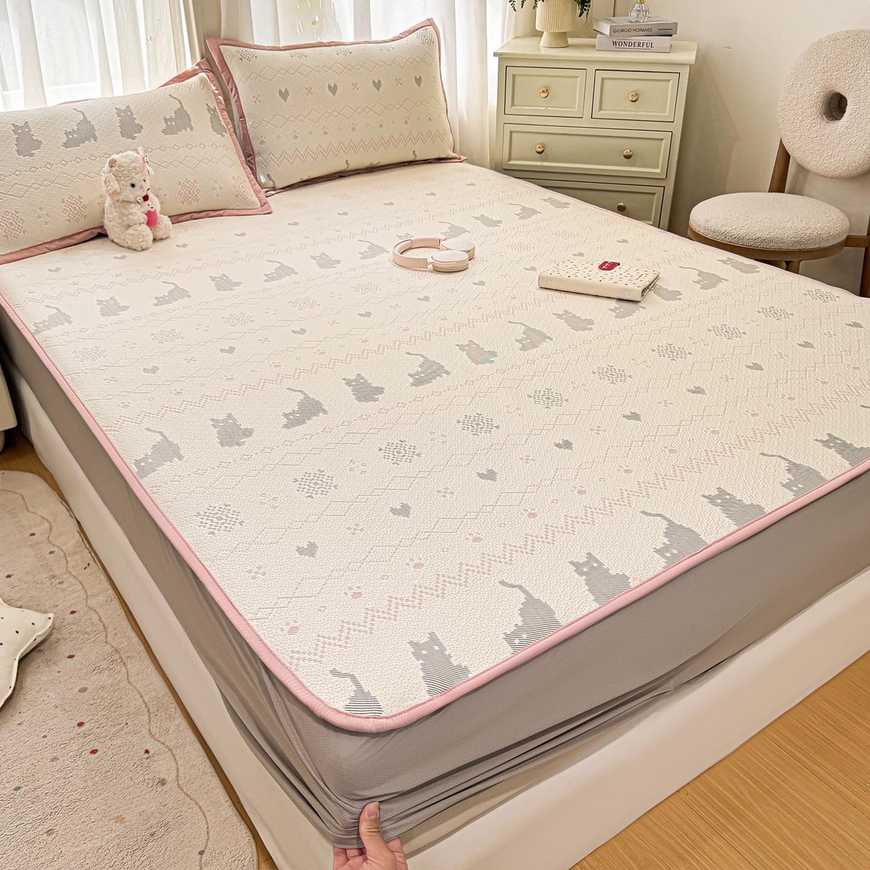 91家纺网 家纺一手货源 找家纺 帅露家纺 2026新款A类PE中分子提花软凉席席子 床笠款-猫咪派对粉