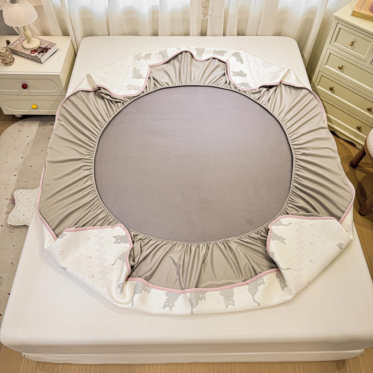 91家纺网 家纺一手货源 找家纺 帅露家纺 2026新款A类PE中分子提花软凉席席子 床笠款-猫咪派对粉