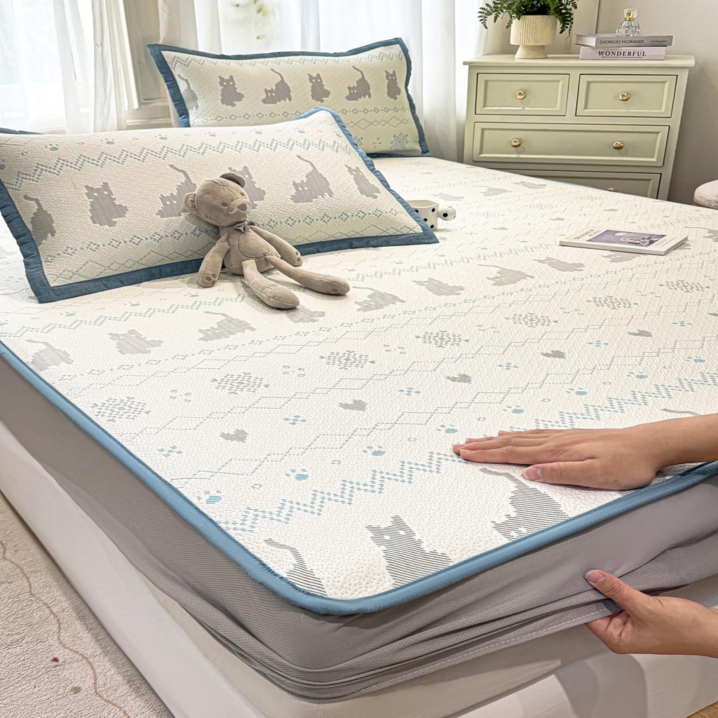 91家纺网 家纺一手货源 找家纺 帅露家纺 2026新款A类PE中分子提花软凉席席子 床笠款-猫咪派对蓝