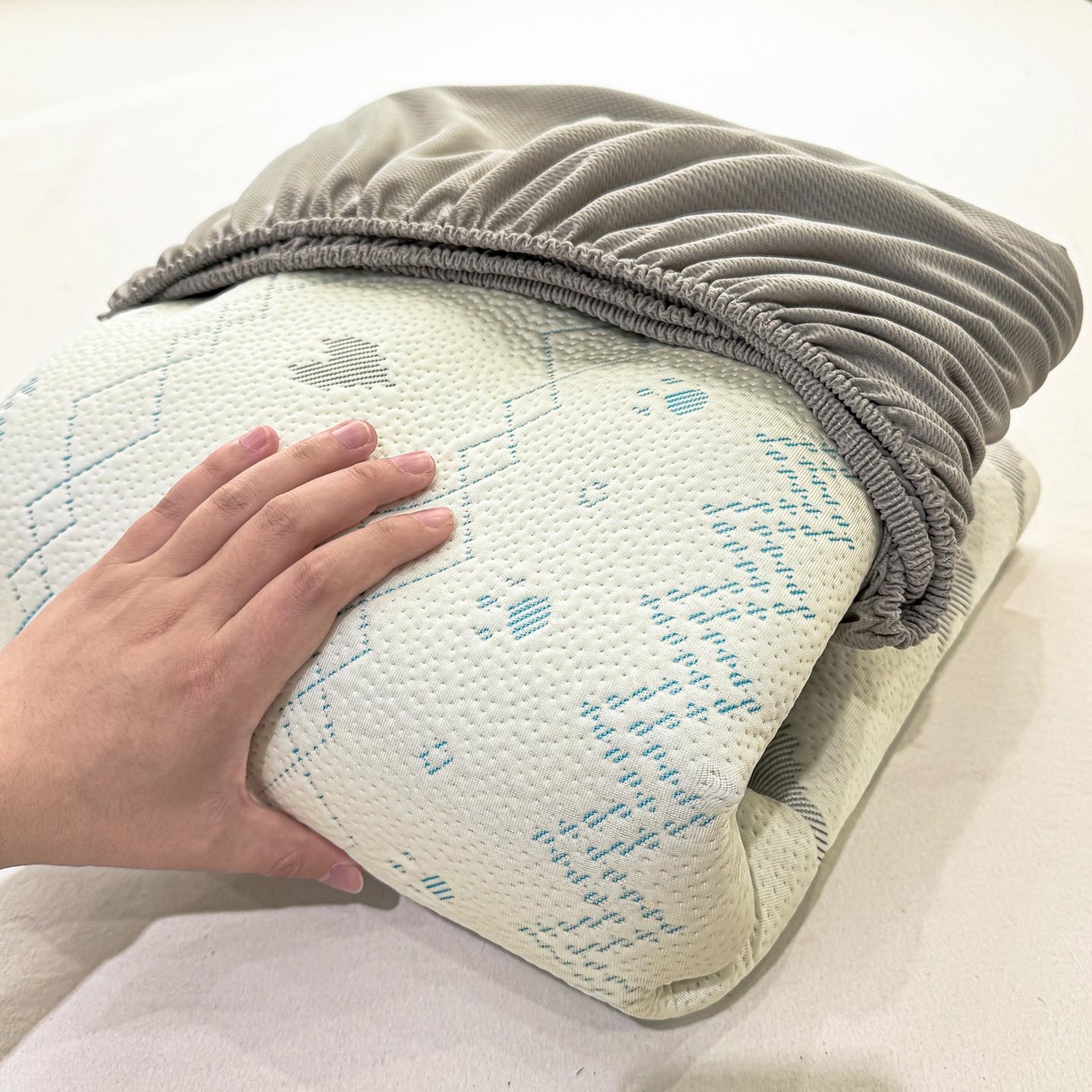 91家纺网 家纺一手货源 找家纺 帅露家纺 2026新款A类PE中分子提花软凉席席子 床笠款-猫咪派对蓝