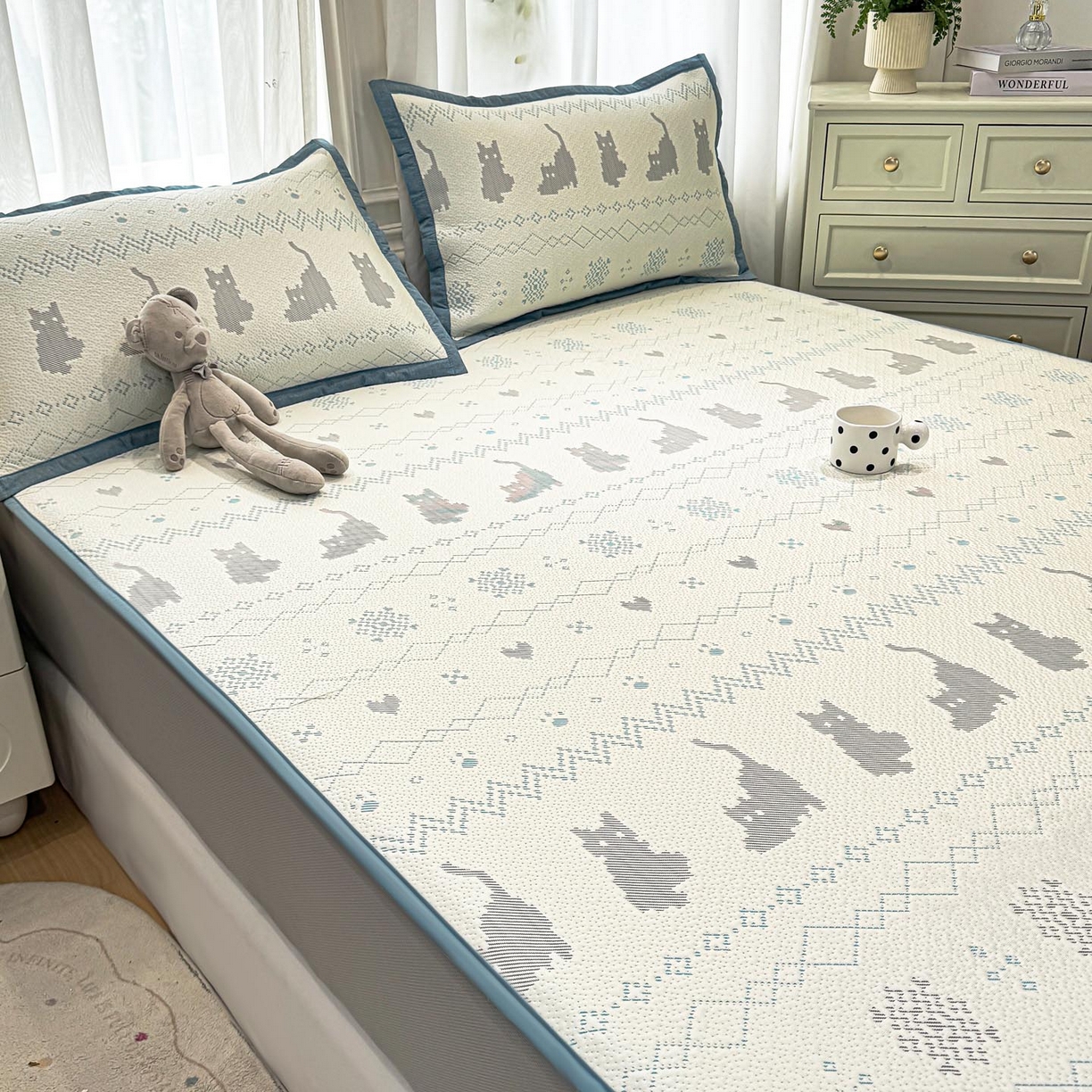 91家纺网 家纺一手货源 找家纺 帅露家纺 2026新款A类PE中分子提花软凉席席子 床笠款-猫咪派对蓝