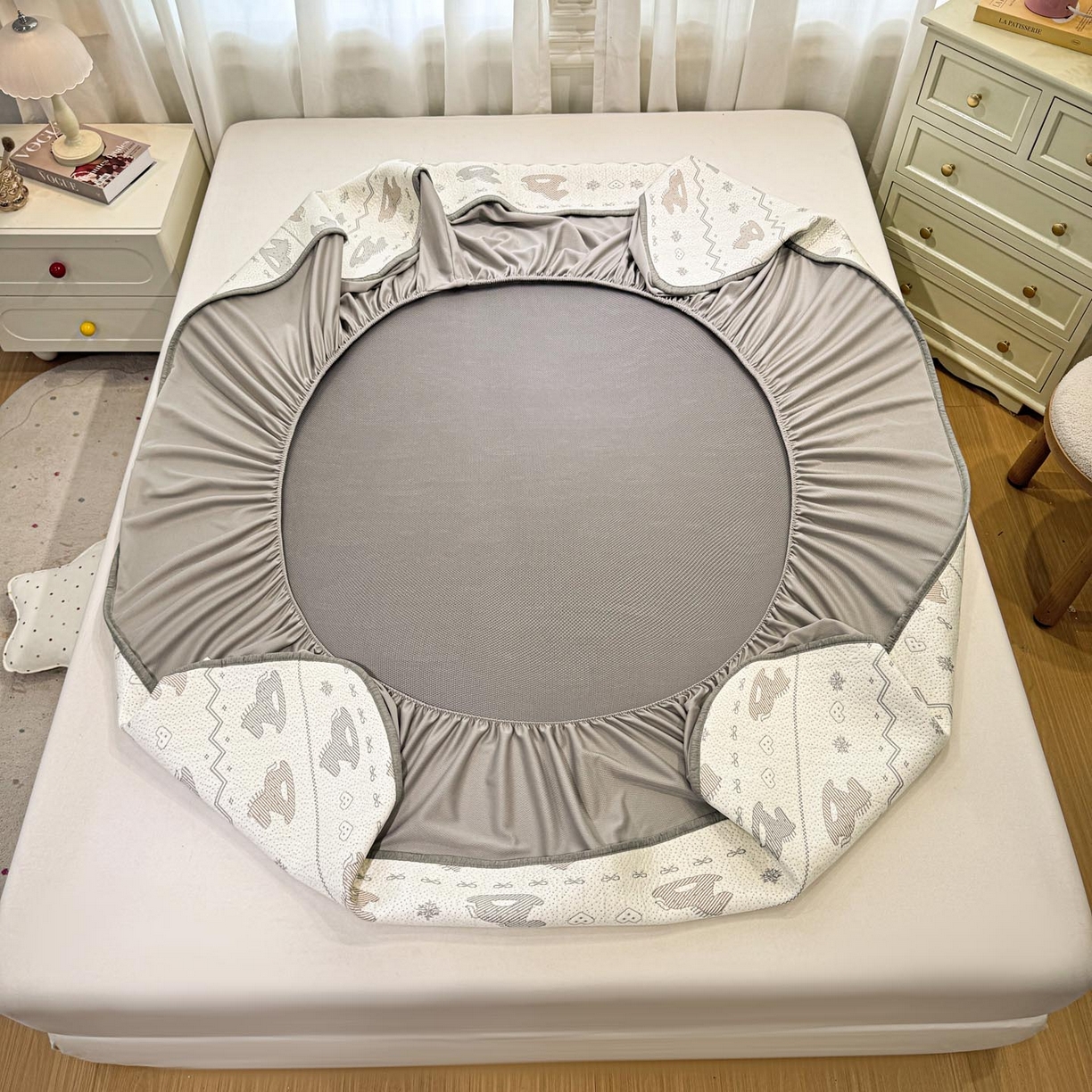 91家纺网 家纺一手货源 找家纺 帅露家纺 2026新款A类PE中分子提花软凉席席子 床笠款-木马童心