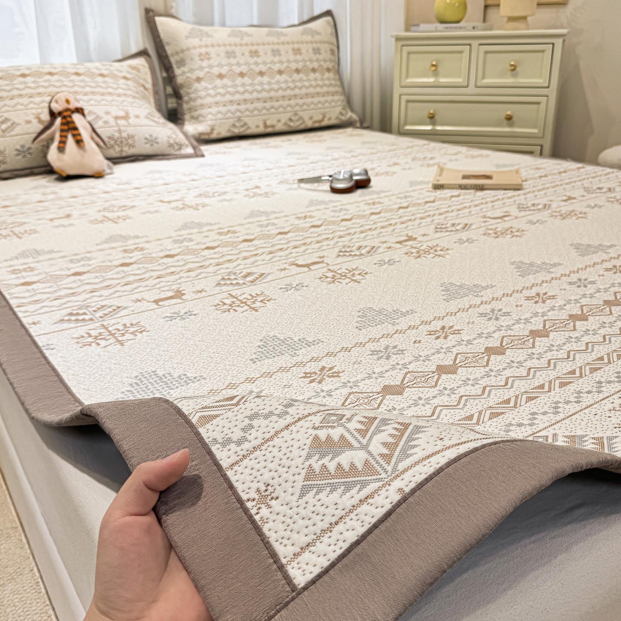 91家纺网 家纺一手货源 找家纺 帅露家纺 2026新款A类PE中分子提花软凉席席子 平铺款-北欧幻境