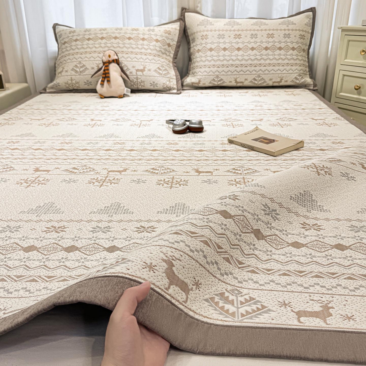 91家纺网 家纺一手货源 找家纺 帅露家纺 2026新款A类PE中分子提花软凉席席子 平铺款-北欧幻境