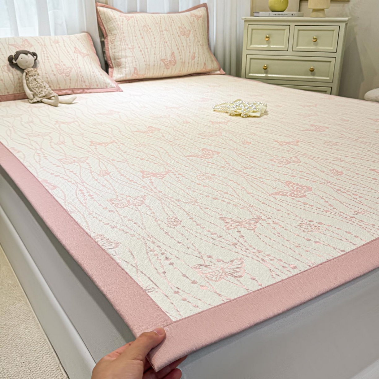 91家纺网 家纺一手货源 找家纺 帅露家纺 2026新款A类PE中分子提花软凉席席子 平铺款-蝶舞纷纷