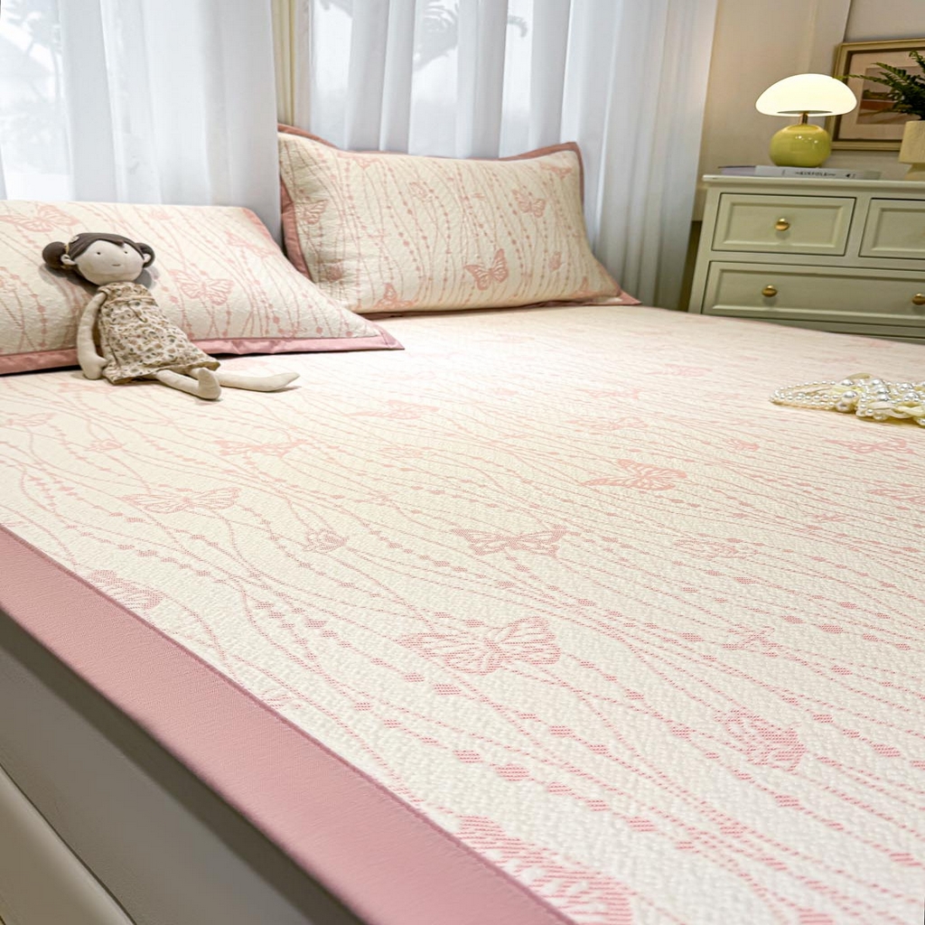 91家纺网 家纺一手货源 找家纺 帅露家纺 2026新款A类PE中分子提花软凉席席子 平铺款-蝶舞纷纷