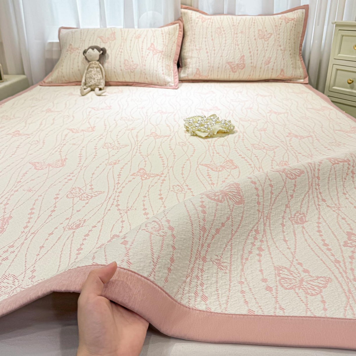 91家纺网 家纺一手货源 找家纺 帅露家纺 2026新款A类PE中分子提花软凉席席子 平铺款-蝶舞纷纷