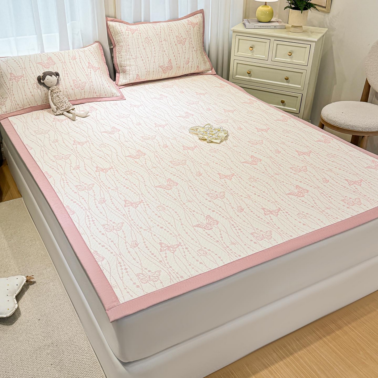 91家纺网 家纺一手货源 找家纺 帅露家纺 2026新款A类PE中分子提花软凉席席子 平铺款-蝶舞纷纷