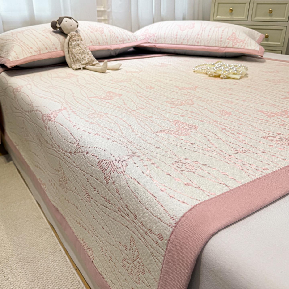 91家纺网 家纺一手货源 找家纺 帅露家纺 2026新款A类PE中分子提花软凉席席子 平铺款-蝶舞纷纷