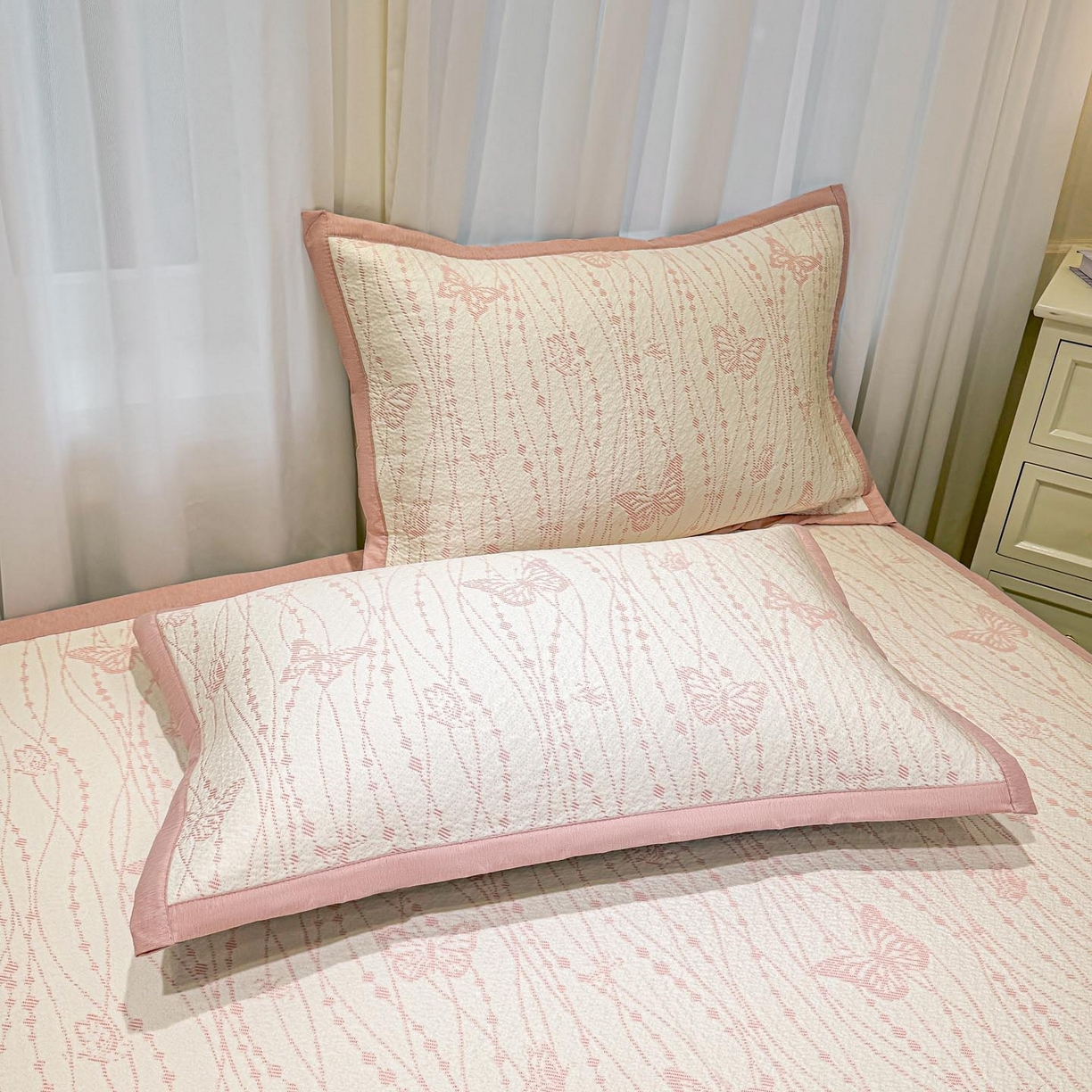 91家纺网 家纺一手货源 找家纺 帅露家纺 2026新款A类PE中分子提花软凉席席子 平铺款-蝶舞纷纷