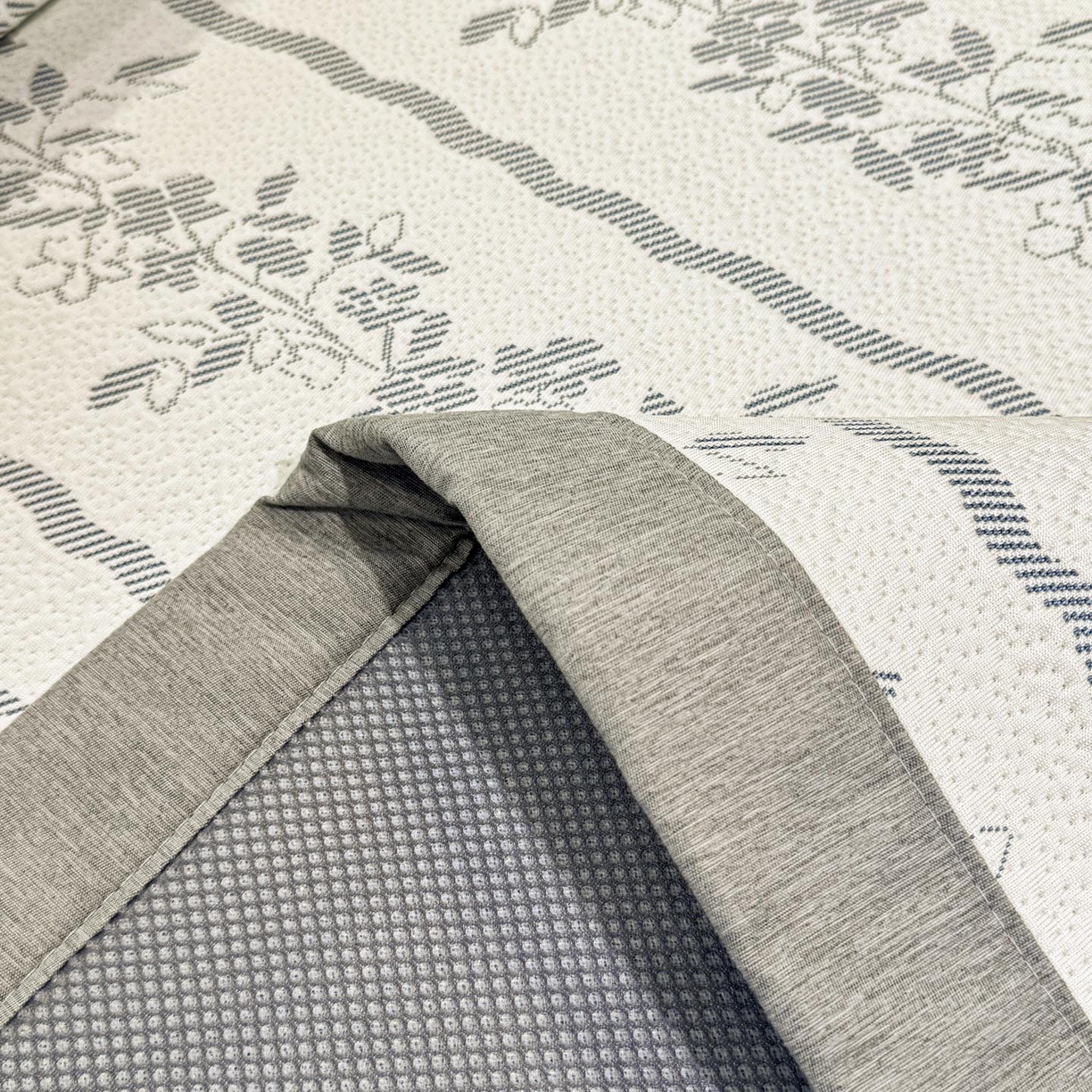 91家纺网 家纺一手货源 找家纺 帅露家纺 2026新款A类PE中分子提花软凉席席子 平铺款-浪漫花园蓝灰