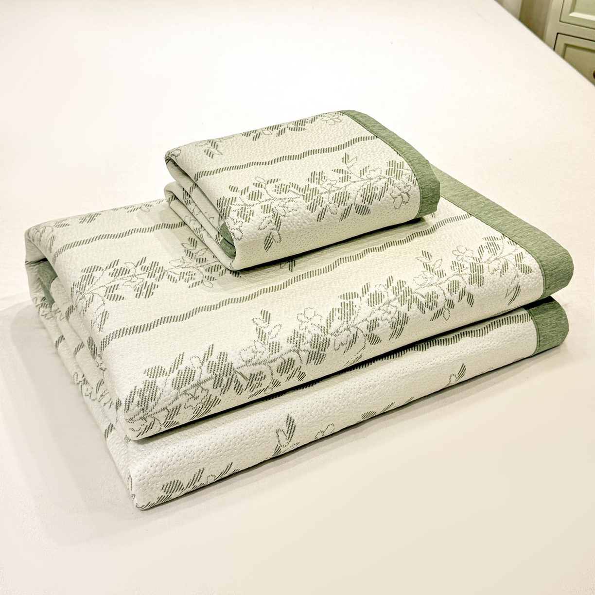 91家纺网 家纺一手货源 找家纺 帅露家纺 2026新款A类PE中分子提花软凉席席子 平铺款-浪漫花园绿