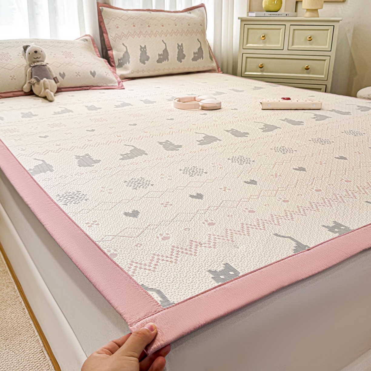 91家纺网 家纺一手货源 找家纺 帅露家纺 2026新款A类PE中分子提花软凉席席子 平铺款-猫咪派对粉