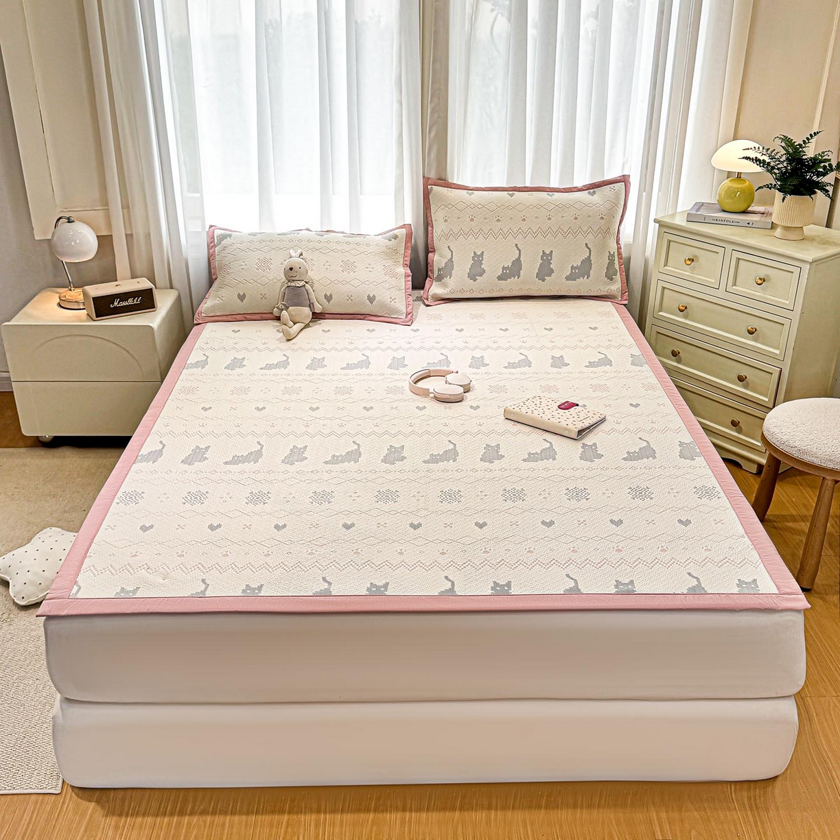 91家纺网 家纺一手货源 找家纺 帅露家纺 2026新款A类PE中分子提花软凉席席子 平铺款-猫咪派对粉