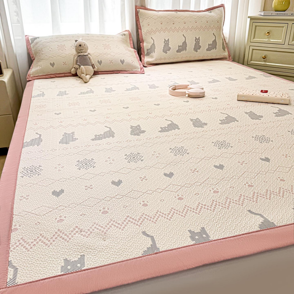 91家纺网 家纺一手货源 找家纺 帅露家纺 2026新款A类PE中分子提花软凉席席子 平铺款-猫咪派对粉