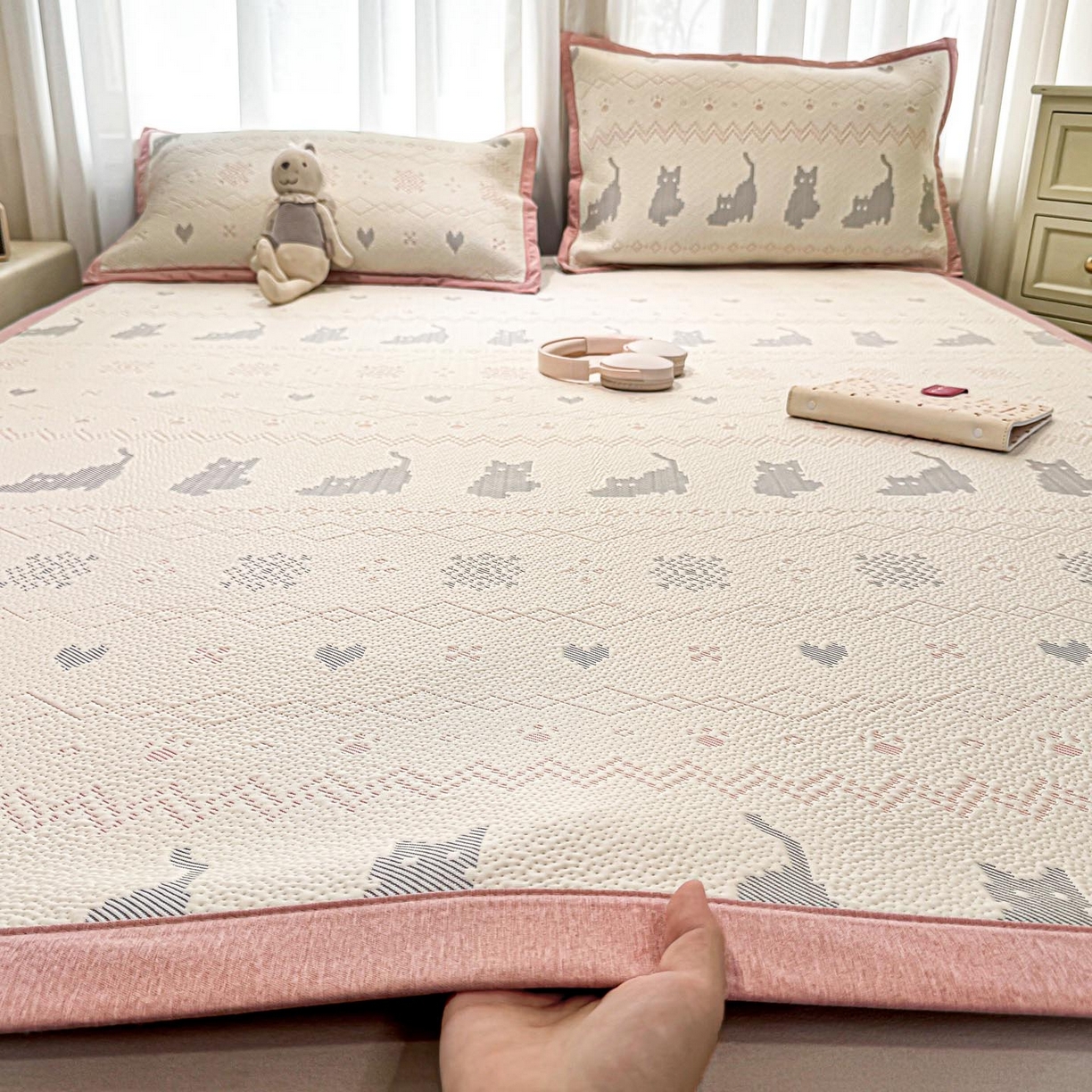 91家纺网 家纺一手货源 找家纺 帅露家纺 2026新款A类PE中分子提花软凉席席子 平铺款-猫咪派对粉