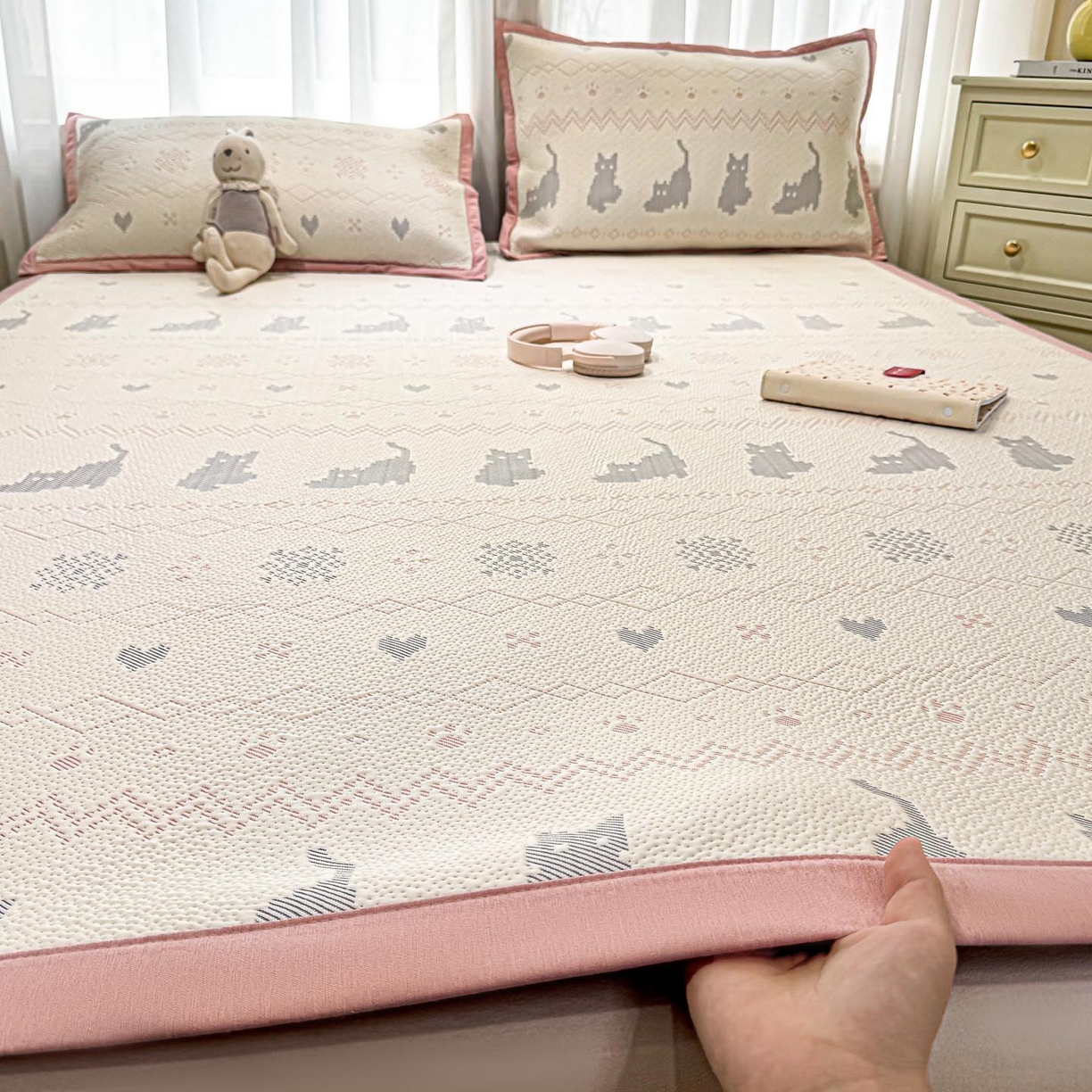 91家纺网 家纺一手货源 找家纺 帅露家纺 2026新款A类PE中分子提花软凉席席子 平铺款-猫咪派对粉