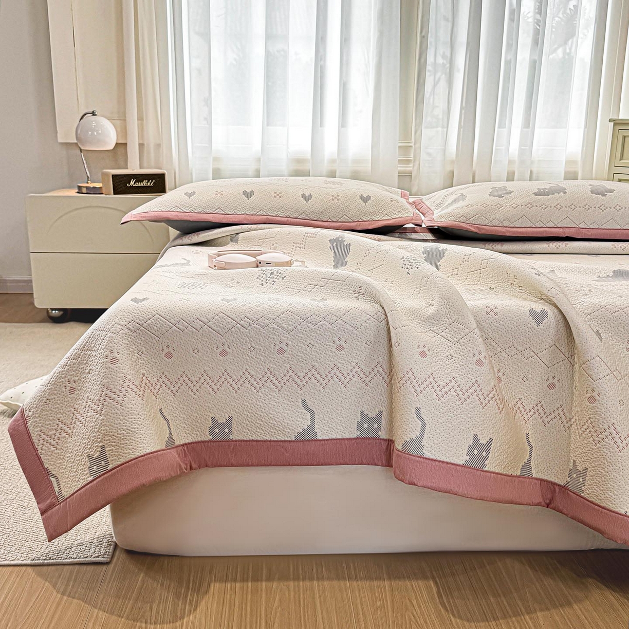 91家纺网 家纺一手货源 找家纺 帅露家纺 2026新款A类PE中分子提花软凉席席子 平铺款-猫咪派对粉