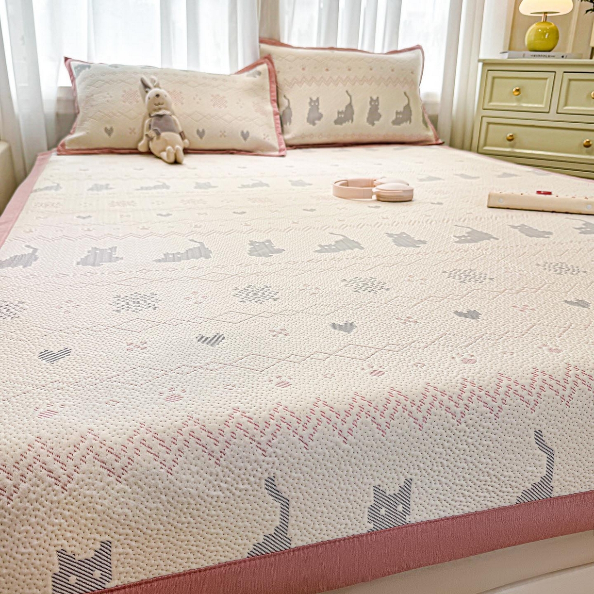 91家纺网 家纺一手货源 找家纺 帅露家纺 2026新款A类PE中分子提花软凉席席子 平铺款-猫咪派对粉