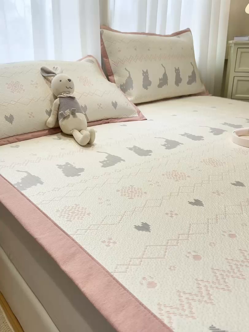 91家纺网 家纺一手货源 找家纺 帅露家纺 2026新款A类PE中分子提花软凉席席子 平铺款-猫咪派对粉