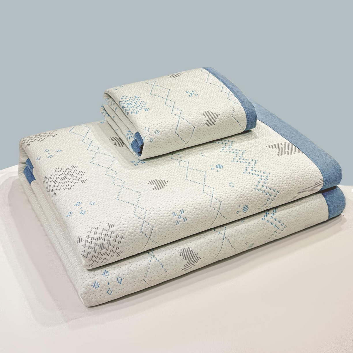 91家纺网 家纺一手货源 找家纺 帅露家纺 2026新款A类PE中分子提花软凉席席子 平铺款-猫咪派对蓝