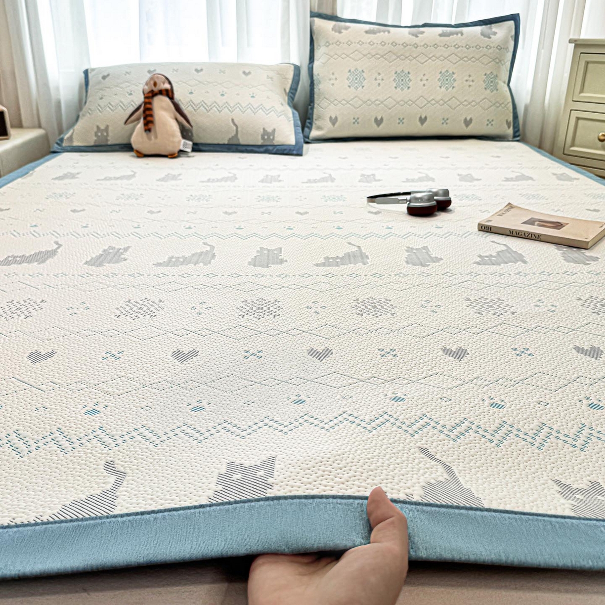 91家纺网 家纺一手货源 找家纺 帅露家纺 2026新款A类PE中分子提花软凉席席子 平铺款-猫咪派对蓝