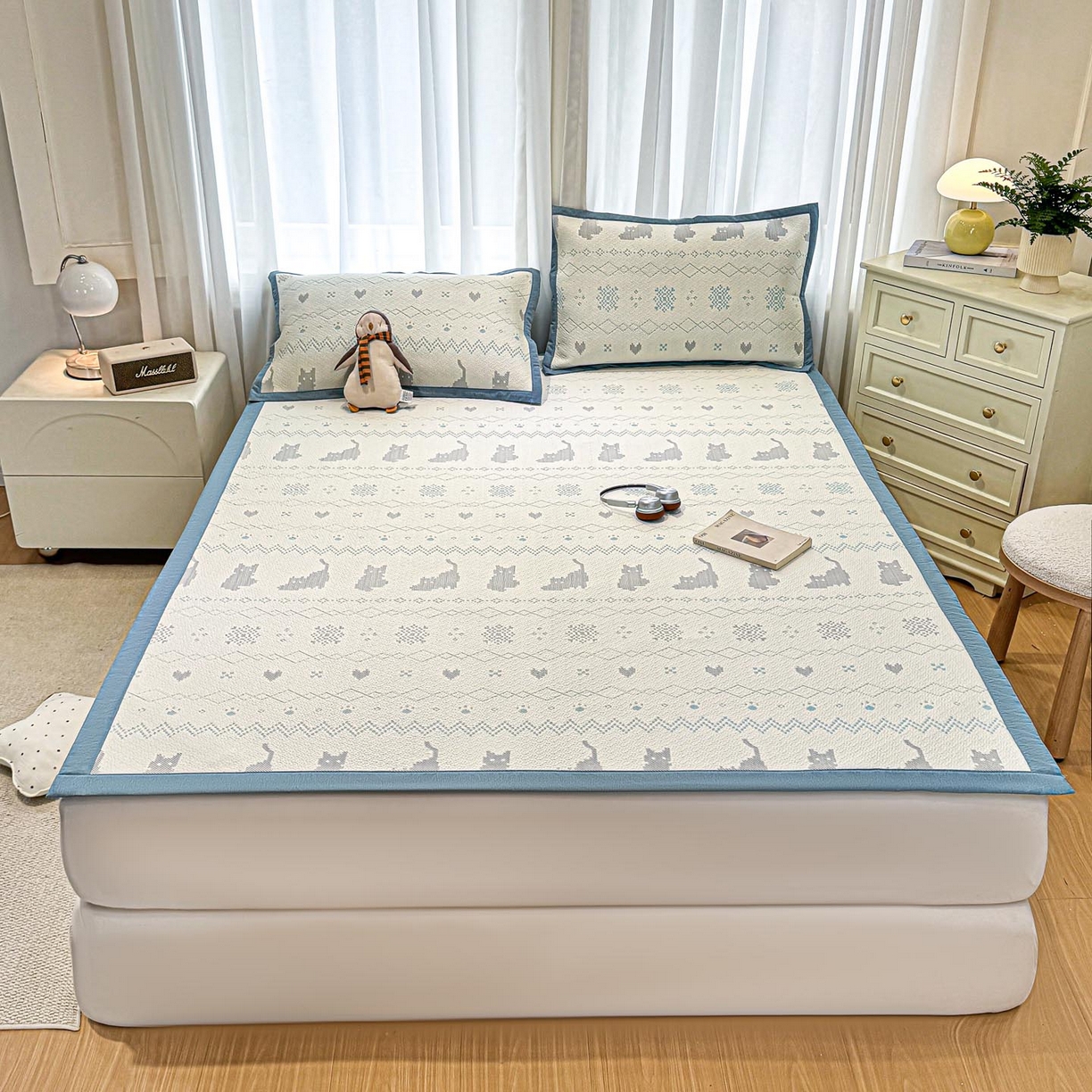 91家纺网 家纺一手货源 找家纺 帅露家纺 2026新款A类PE中分子提花软凉席席子 平铺款-猫咪派对蓝