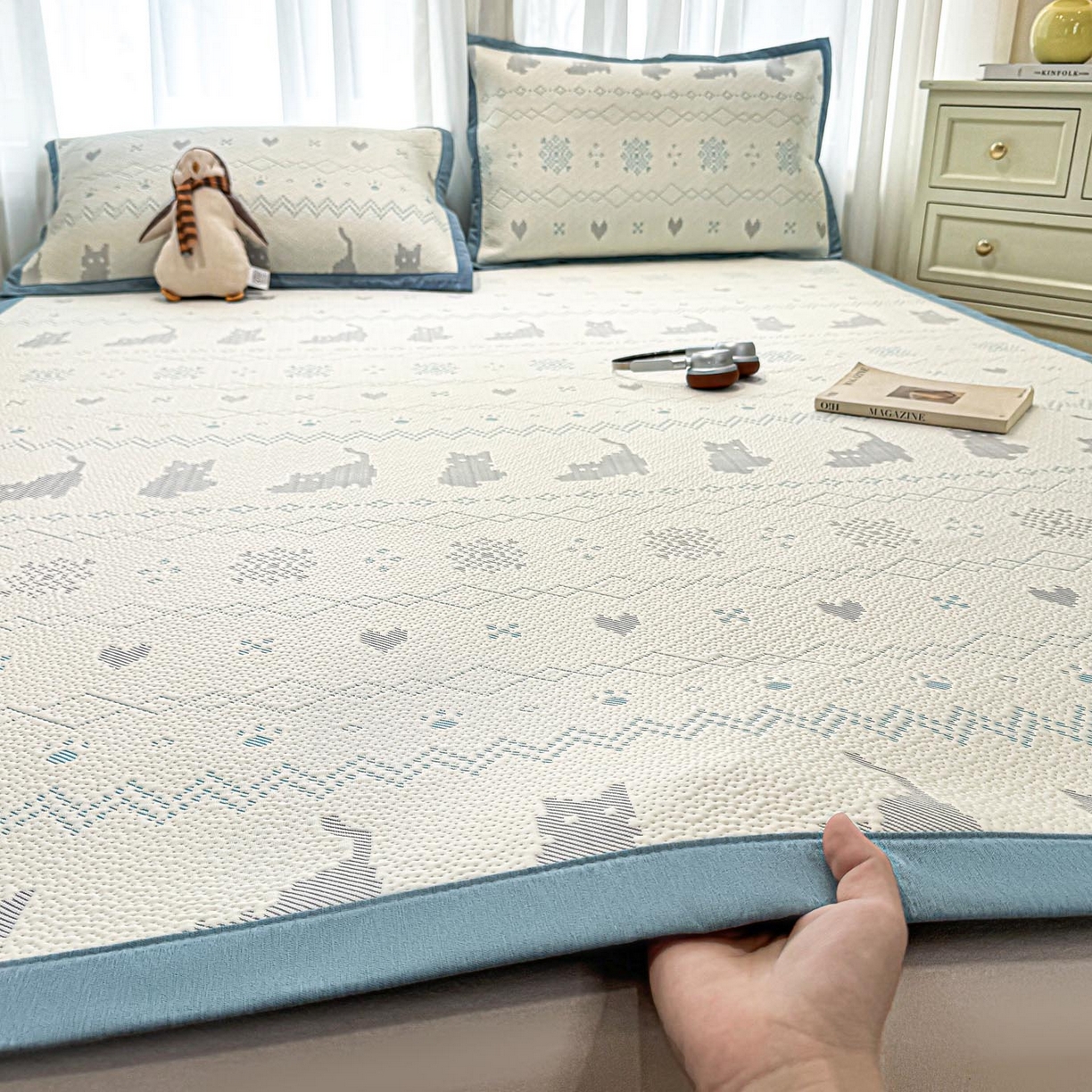 91家纺网 家纺一手货源 找家纺 帅露家纺 2026新款A类PE中分子提花软凉席席子 平铺款-猫咪派对蓝