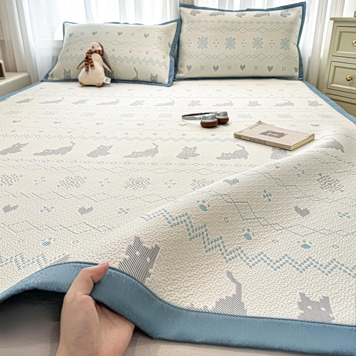 91家纺网 家纺一手货源 找家纺 帅露家纺 2026新款A类PE中分子提花软凉席席子 平铺款-猫咪派对蓝