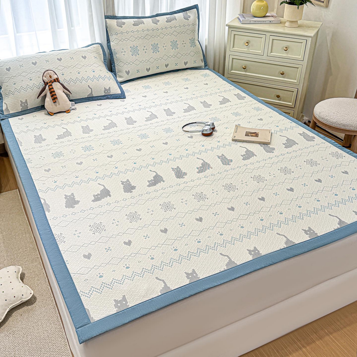 91家纺网 家纺一手货源 找家纺 帅露家纺 2026新款A类PE中分子提花软凉席席子 平铺款-猫咪派对蓝