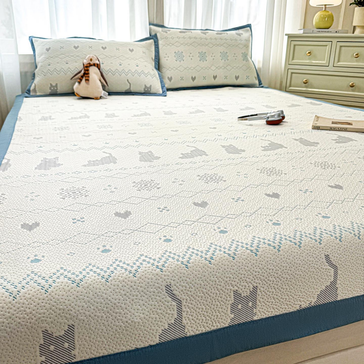 91家纺网 家纺一手货源 找家纺 帅露家纺 2026新款A类PE中分子提花软凉席席子 平铺款-猫咪派对蓝