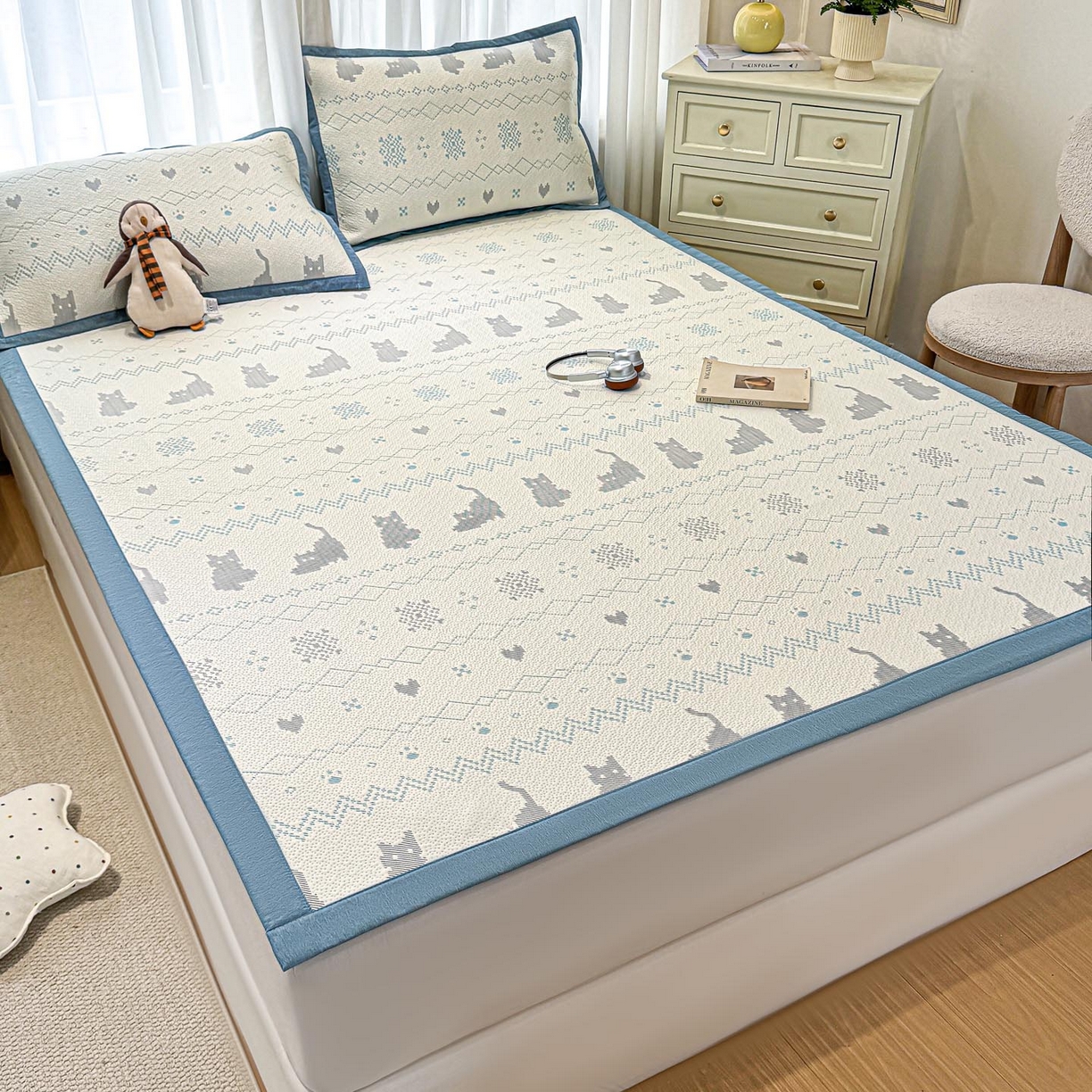 91家纺网 家纺一手货源 找家纺 帅露家纺 2026新款A类PE中分子提花软凉席席子 平铺款-猫咪派对蓝