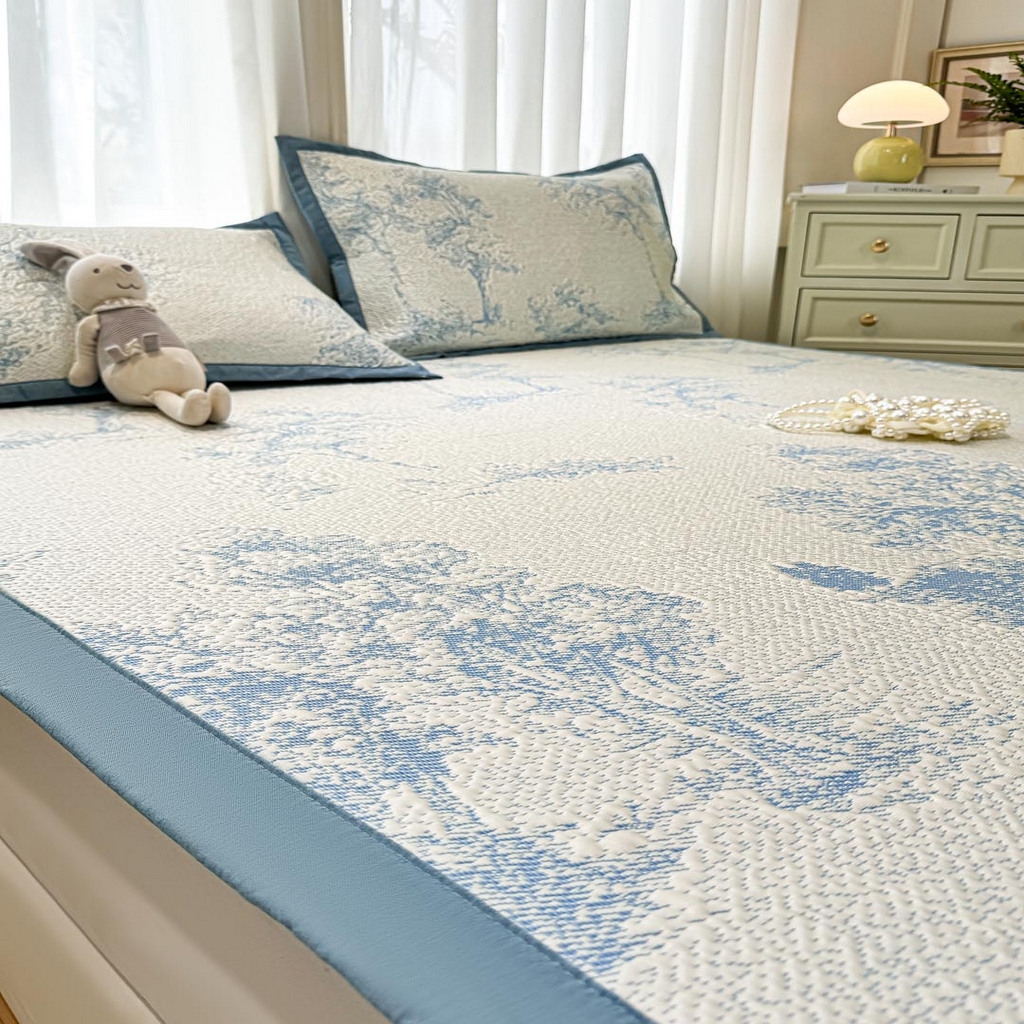 91家纺网 家纺一手货源 找家纺 帅露家纺 2026新款A类PE中分子提花软凉席席子 平铺款-迷雾森林