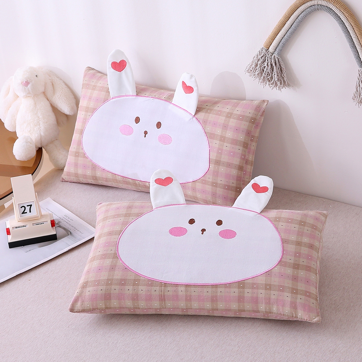 91家纺网 家纺一手货源 找家纺 珍贝家纺 2026新款全棉大脸兔枕套枕头枕芯枕套+枕芯儿童枕学生枕 大脸兔-粉灰格