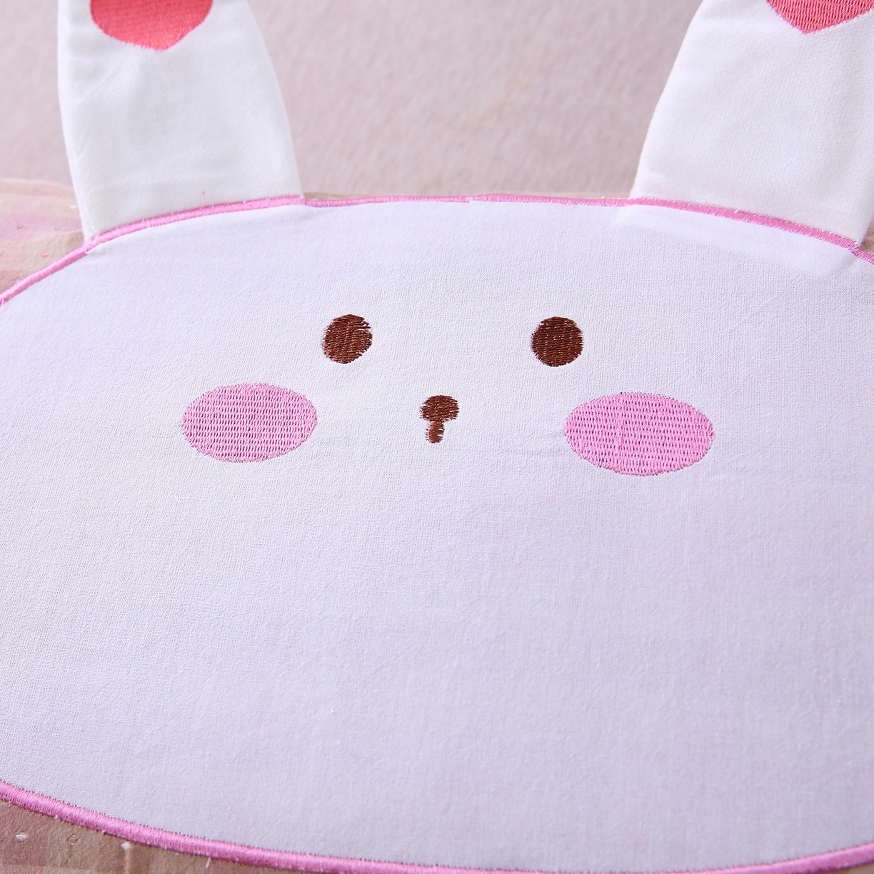 91家纺网 家纺一手货源 找家纺 珍贝家纺 2026新款全棉大脸兔枕套枕头枕芯枕套+枕芯儿童枕学生枕 大脸兔-粉灰格