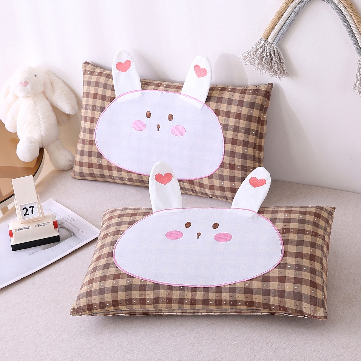 91家纺网 家纺一手货源 找家纺 珍贝家纺 2026新款全棉大脸兔枕套枕头枕芯枕套+枕芯儿童枕学生枕 大脸兔-条纹咖