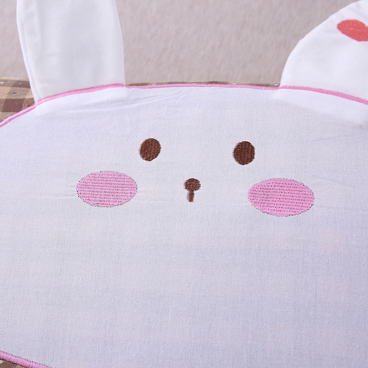 91家纺网 家纺一手货源 找家纺 珍贝家纺 2026新款全棉大脸兔枕套枕头枕芯枕套+枕芯儿童枕学生枕 大脸兔-条纹咖