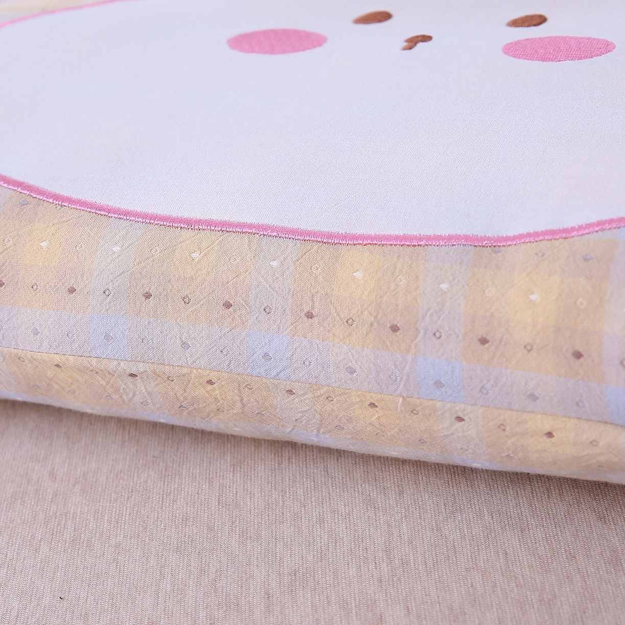 91家纺网 家纺一手货源 找家纺 珍贝家纺 2026新款全棉大脸兔枕套枕头枕芯枕套+枕芯儿童枕学生枕 大脸兔-蓝黄格