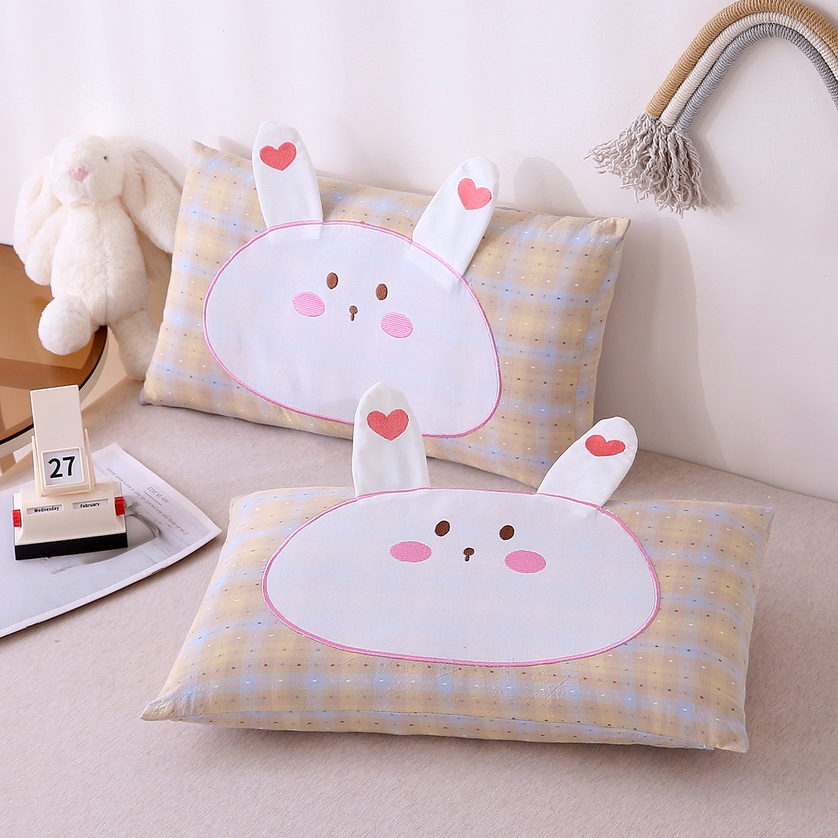 91家纺网 家纺一手货源 找家纺 珍贝家纺 2026新款全棉大脸兔枕套枕头枕芯枕套+枕芯儿童枕学生枕 大脸兔-蓝黄格