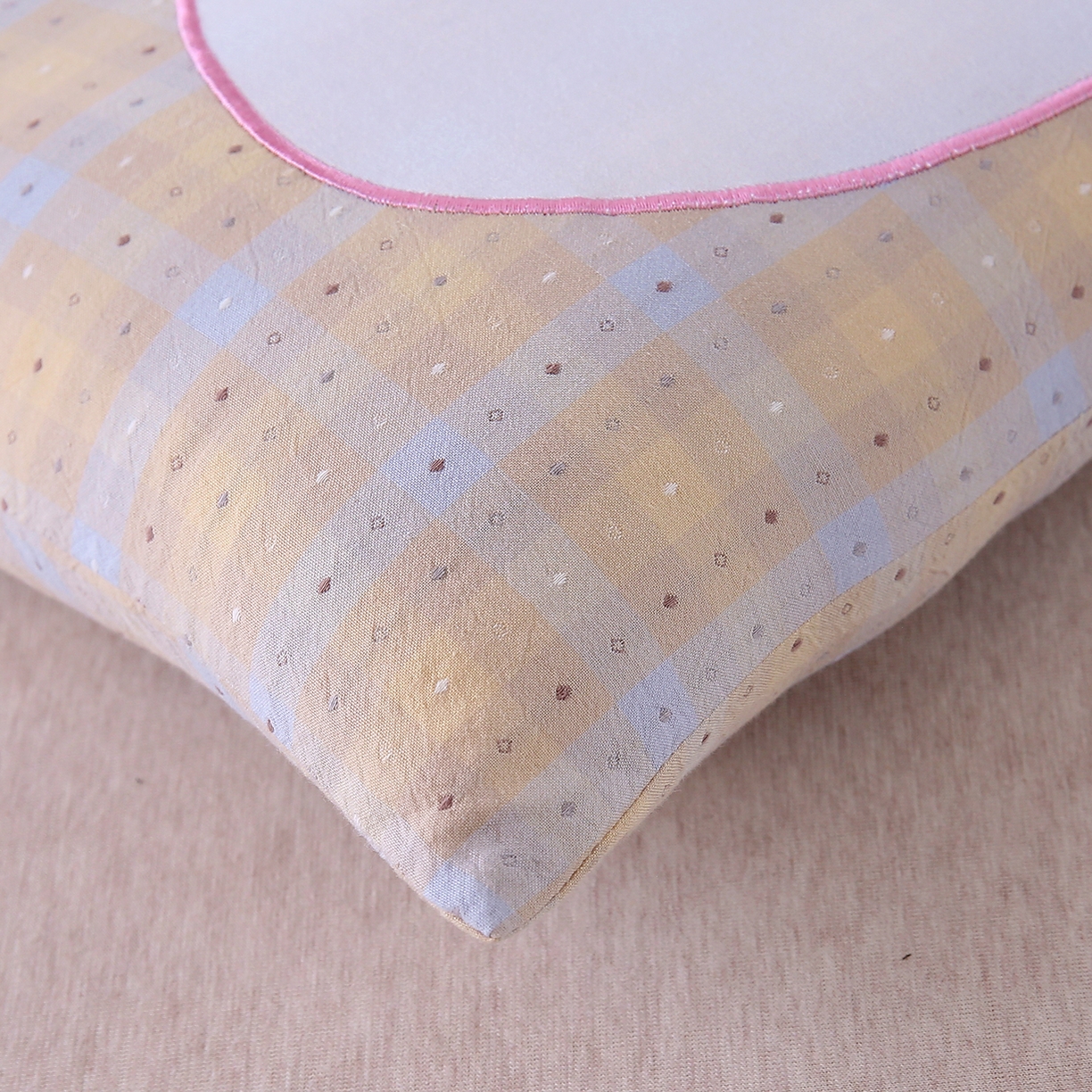 91家纺网 家纺一手货源 找家纺 珍贝家纺 2026新款全棉大脸兔枕套枕头枕芯枕套+枕芯儿童枕学生枕 大脸兔-蓝黄格