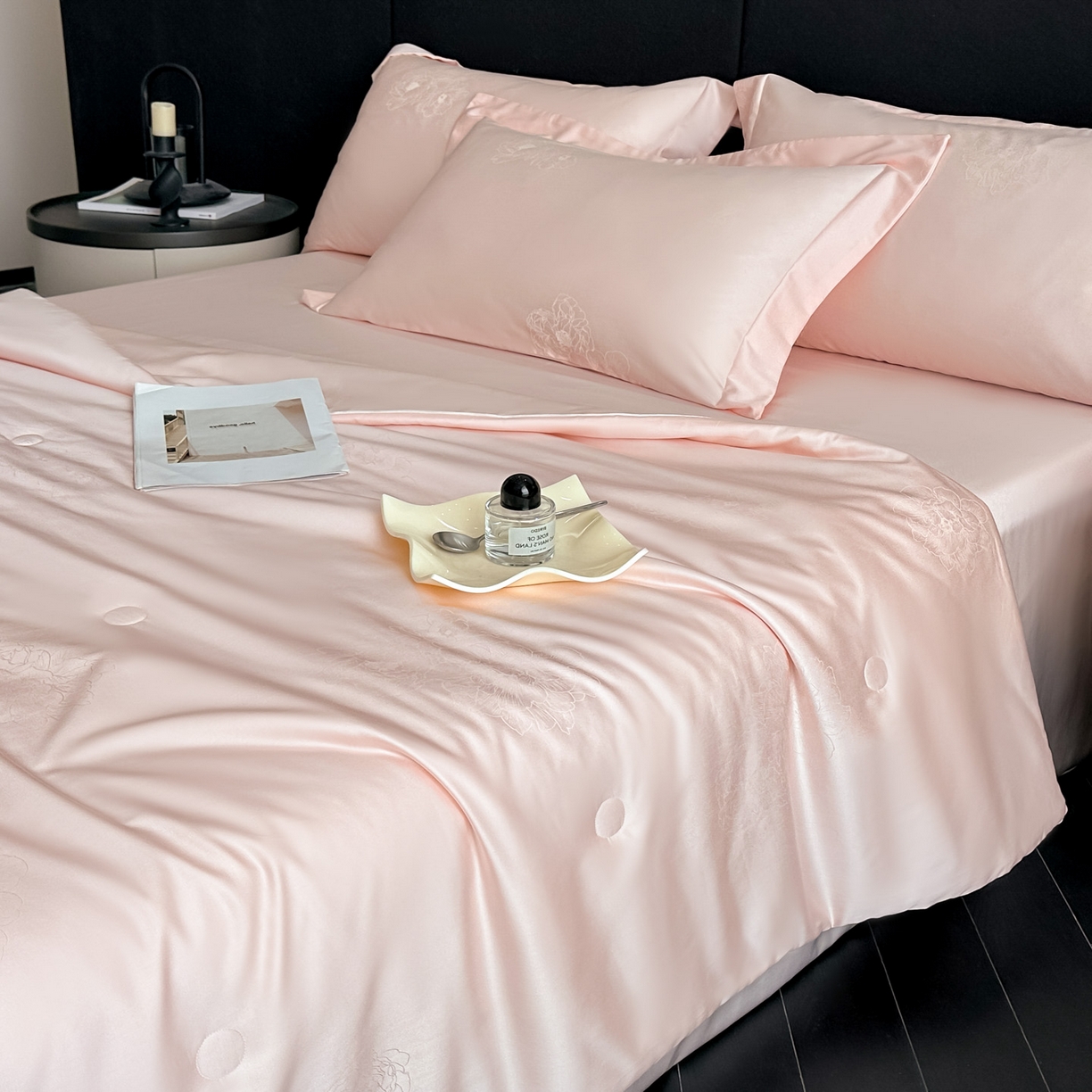 91家纺网 家纺一手货源 找家纺 （总）新方向 2026A类20%蚕丝提花天丝棉夏被四件套 65%60s兰精天丝 35%100支长绒棉-花影