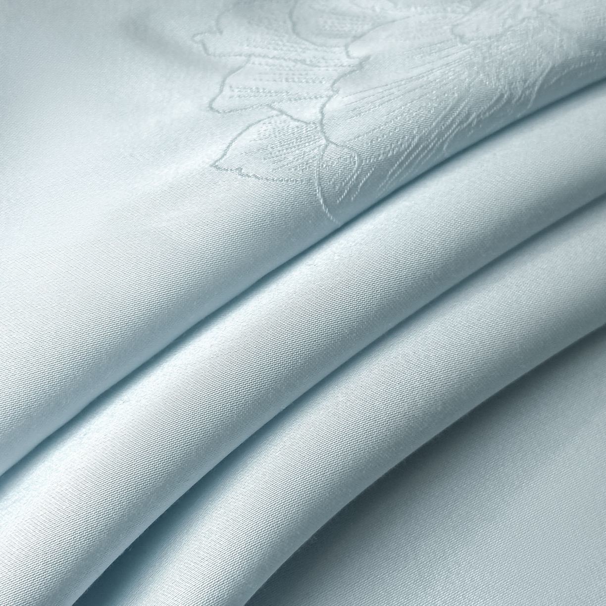 91家纺网 家纺一手货源 找家纺 新方向 2026年提花A类20%蚕丝天丝棉夏被四件套 花影-微光蓝