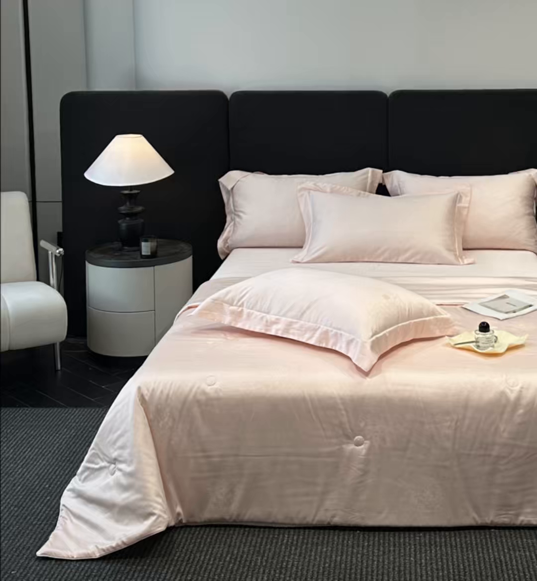 91家纺网 家纺一手货源 找家纺 （总）新方向 2026A类20%蚕丝提花天丝棉夏被四件套 65%60s兰精天丝 35%100支长绒棉-花影