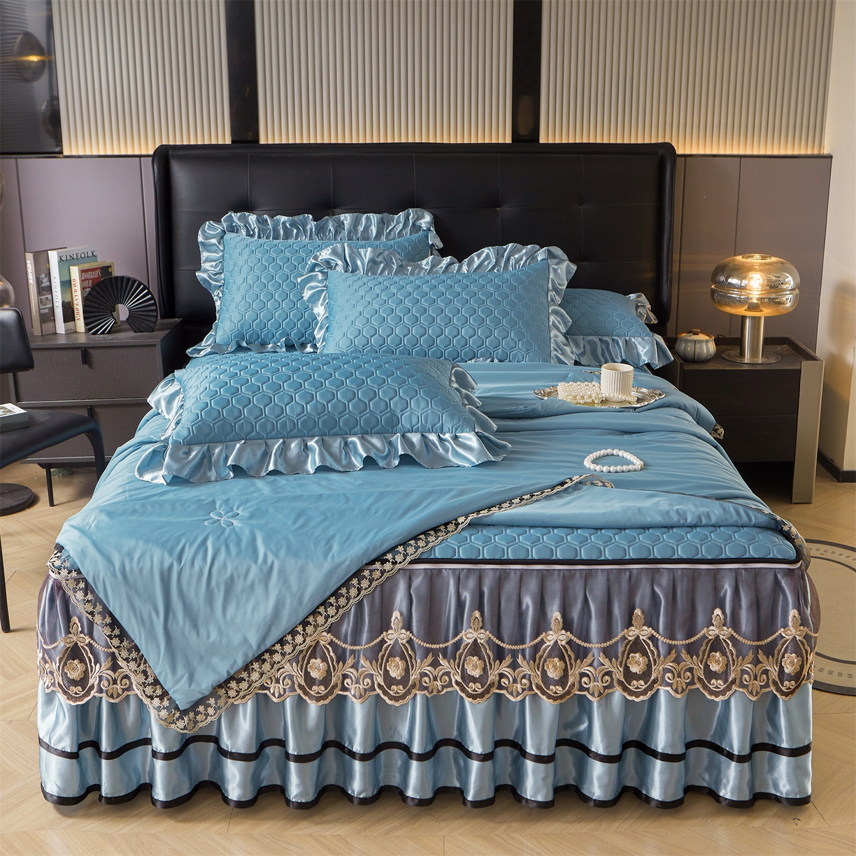 91家纺网 家纺一手货源 找家纺 （总）好儿喜家纺 2025新款法式雕花牛奶绒四件套床裙款-偏爱系列