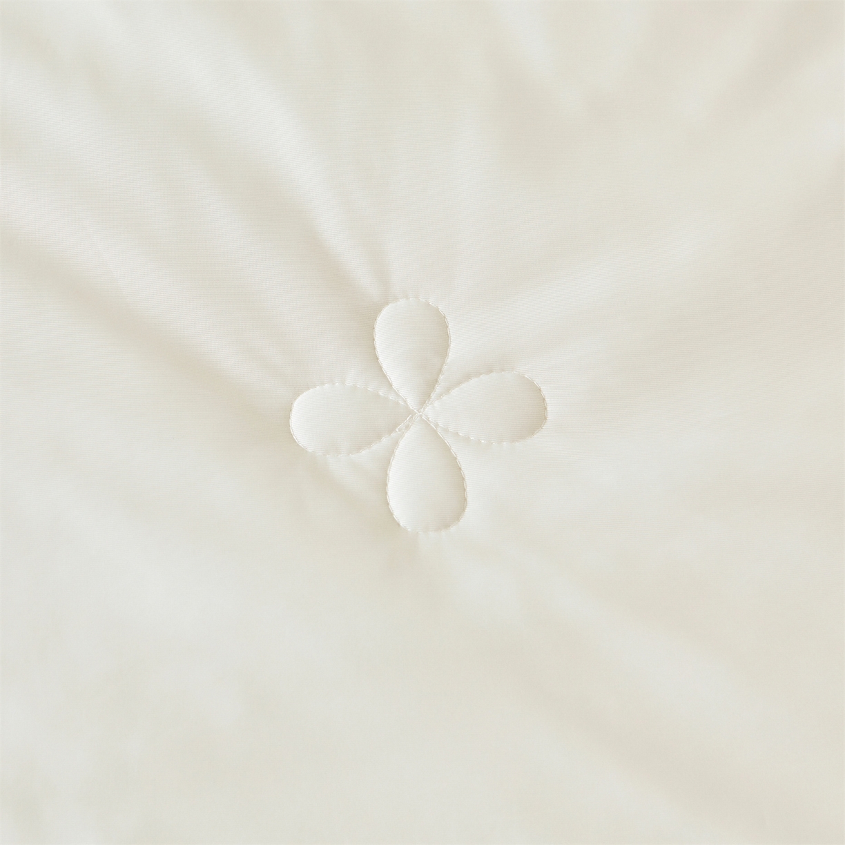 91家纺网 家纺一手货源 找家纺 好儿喜家纺 2026新款夏季夏被四件套乳胶床裙款-雅颂系列 雅颂-奶白