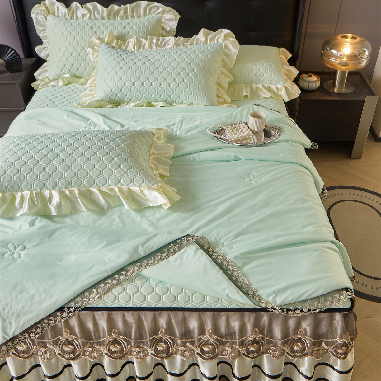 91家纺网 家纺一手货源 找家纺 好儿喜家纺 2026新款夏季夏被四件套乳胶床裙款-雅颂系列 雅颂-果绿