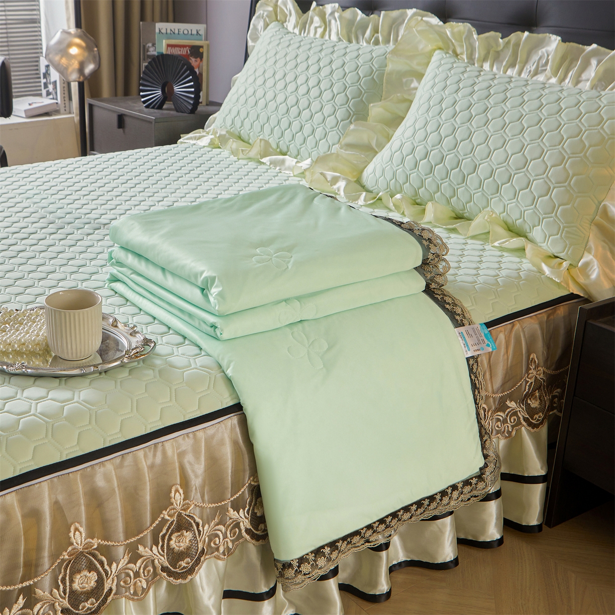 91家纺网 家纺一手货源 找家纺 好儿喜家纺 2026新款夏季夏被四件套乳胶床裙款-雅颂系列 雅颂-果绿