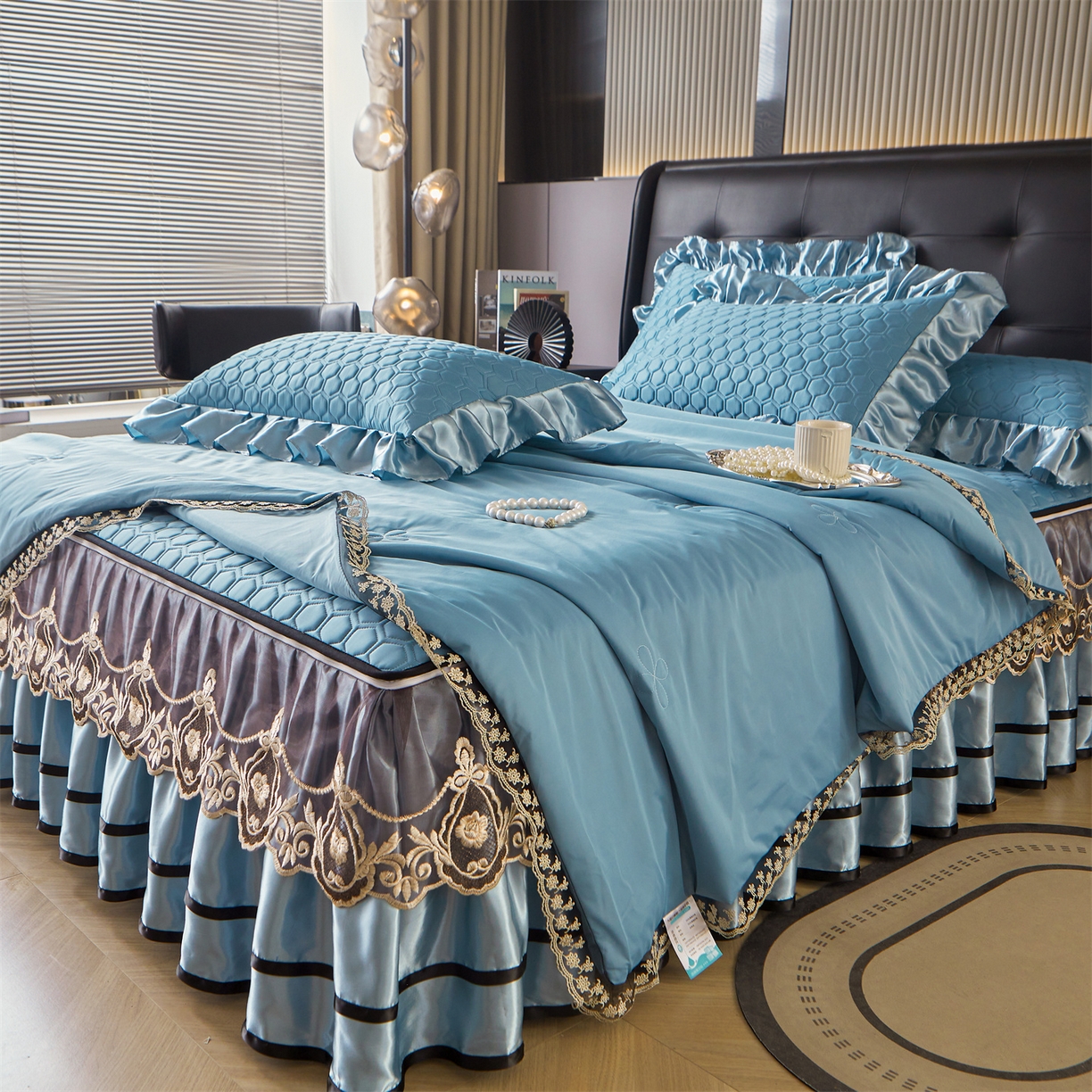 91家纺网 家纺一手货源 找家纺 好儿喜家纺 2026新款夏季夏被四件套乳胶床裙款-雅颂系列 雅颂-宾利蓝