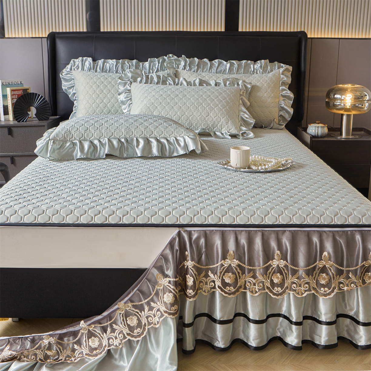 91家纺网 家纺一手货源 找家纺 好儿喜家纺 2026新款夏季夏被四件套乳胶床裙款-雅颂系列 雅颂-浅灰