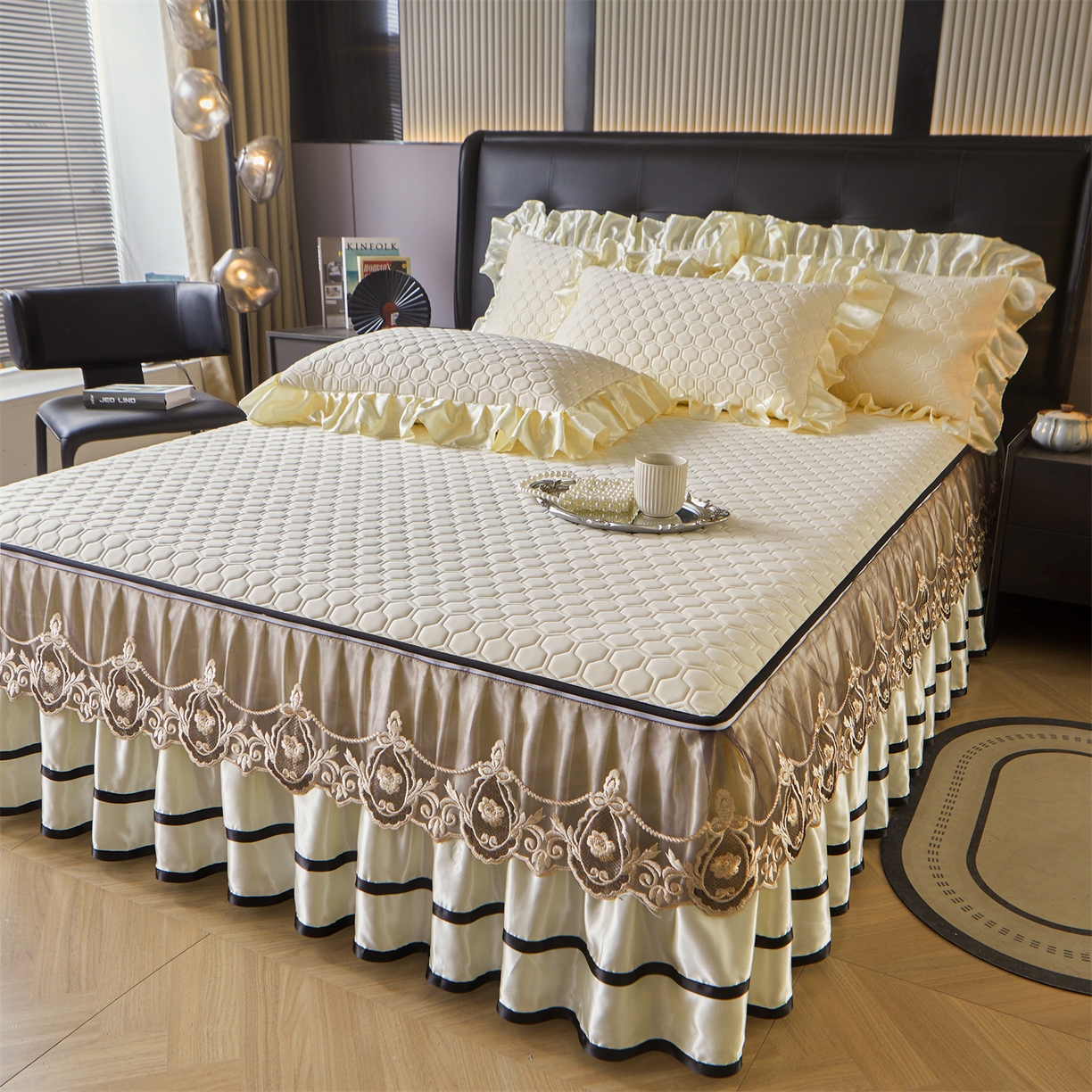 91家纺网 家纺一手货源 找家纺 好儿喜家纺 2026新款夏季夏被四件套乳胶床裙款-雅颂系列 雅颂-奶白